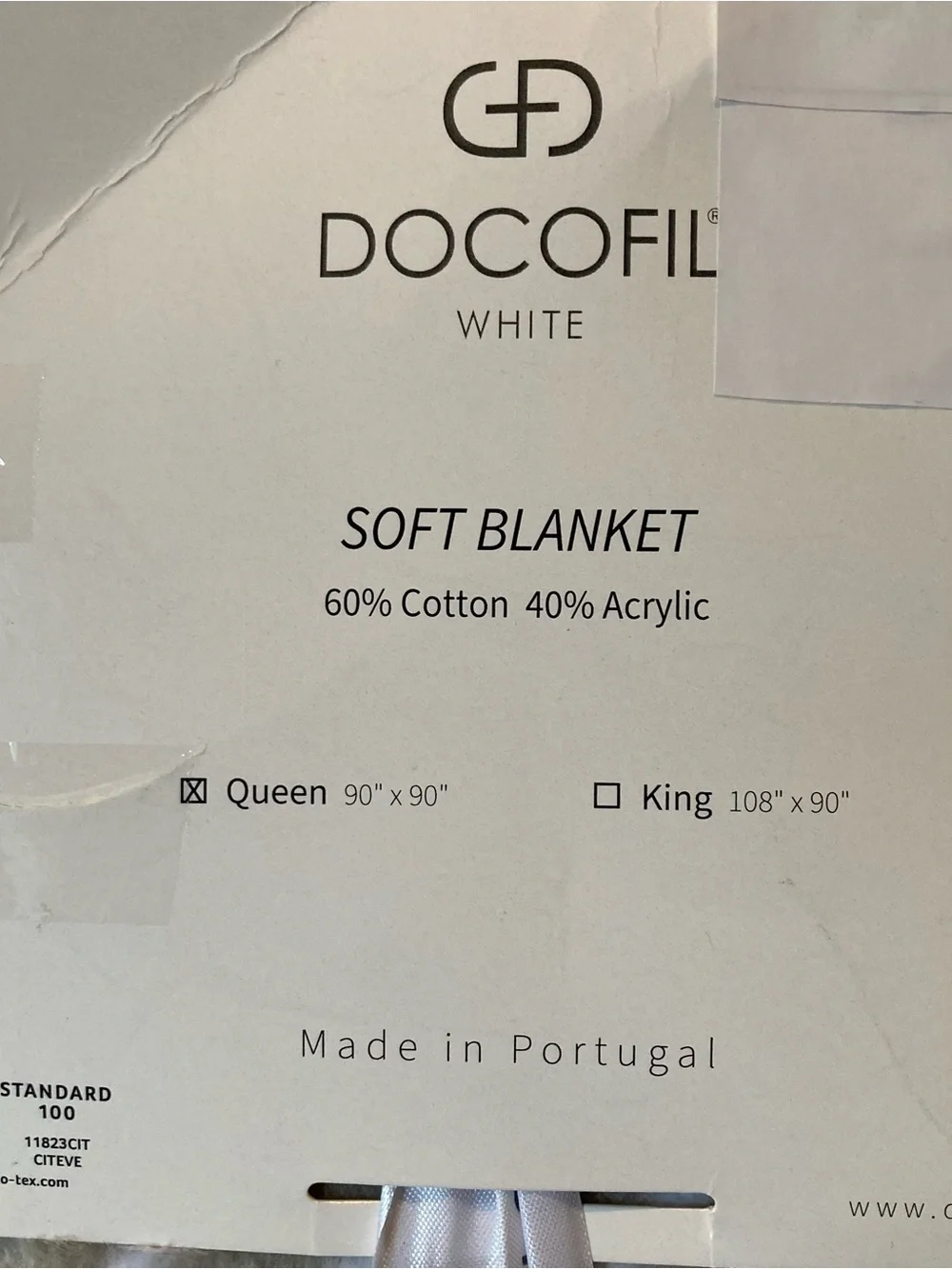 NEW Docofil White Soft Blanket featuring a light gray/white chevronpattern